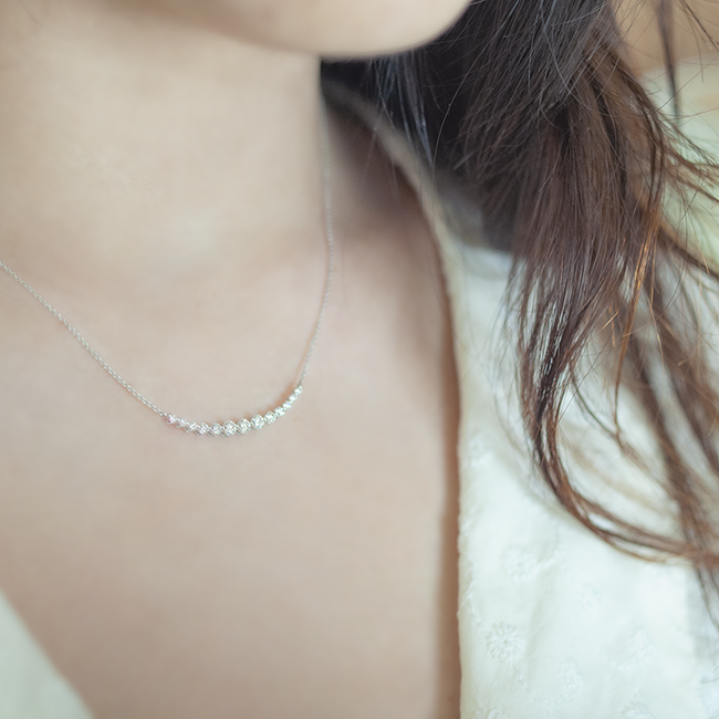 Curved diamond necklace